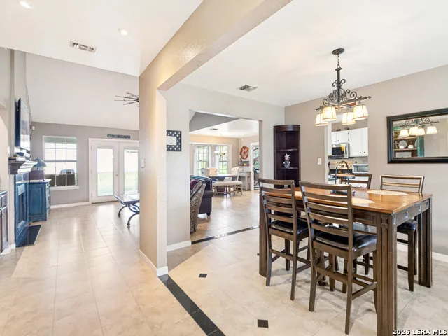 335 SPUR RDG San Antonio, TX 78264