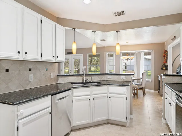 335 SPUR RDG San Antonio, TX 78264