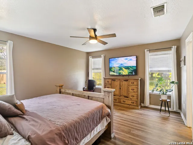 335 SPUR RDG San Antonio, TX 78264
