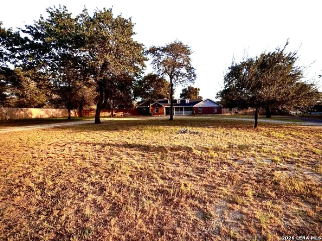 335 SPUR RDG San Antonio, TX 78264