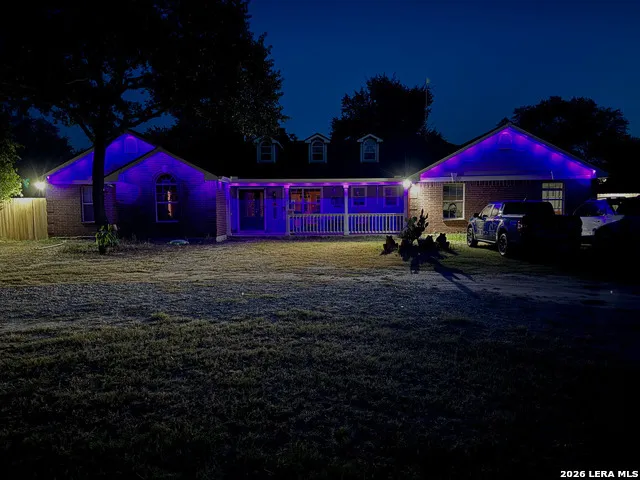 335 SPUR RDG San Antonio, TX 78264
