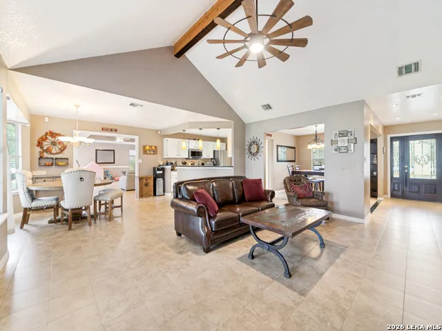 335 SPUR RDG San Antonio, TX 78264