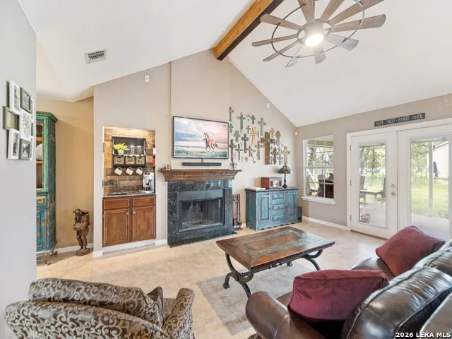 335 SPUR RDG San Antonio, TX 78264