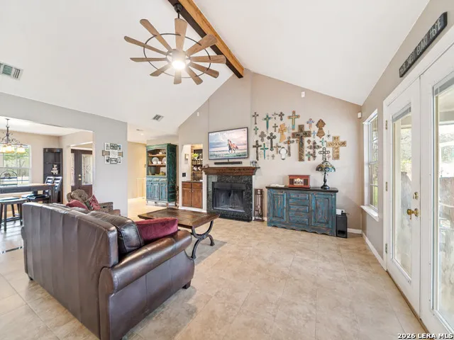 335 SPUR RDG San Antonio, TX 78264
