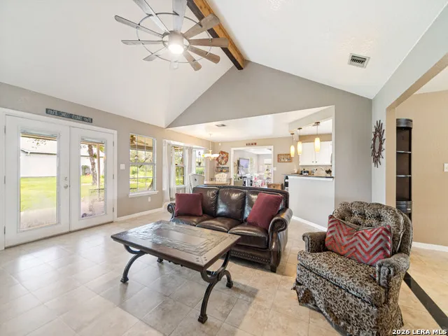 335 SPUR RDG San Antonio, TX 78264
