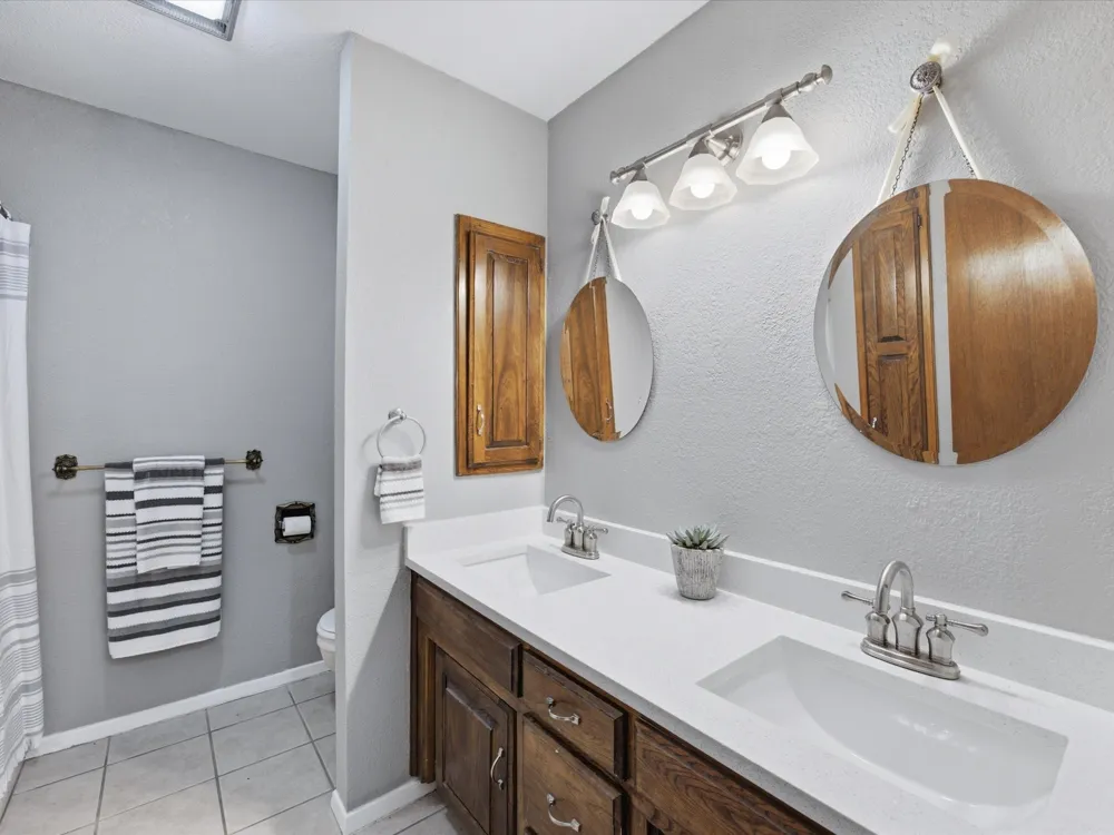 75 Delmore Drive Hillsboro, TX 76645