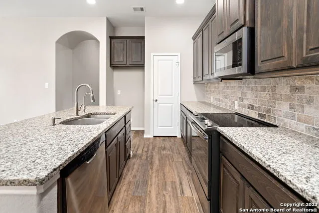 2020 GLEN HOLLOW Seguin, TX 78155