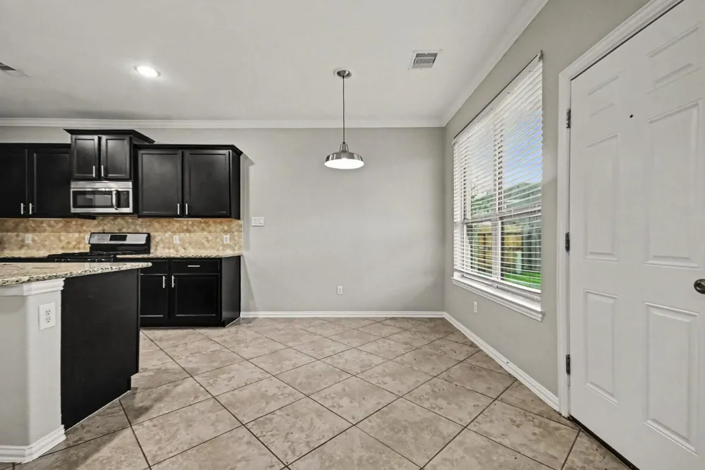 2502 Flowing Palm Lane Fresno, TX 77545