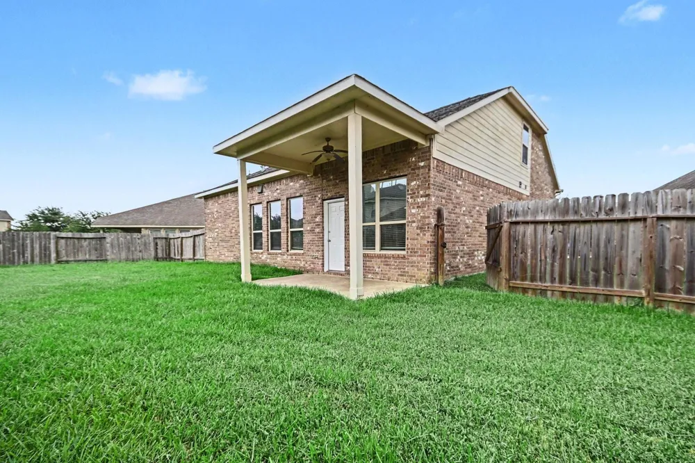 2502 Flowing Palm Lane Fresno, TX 77545
