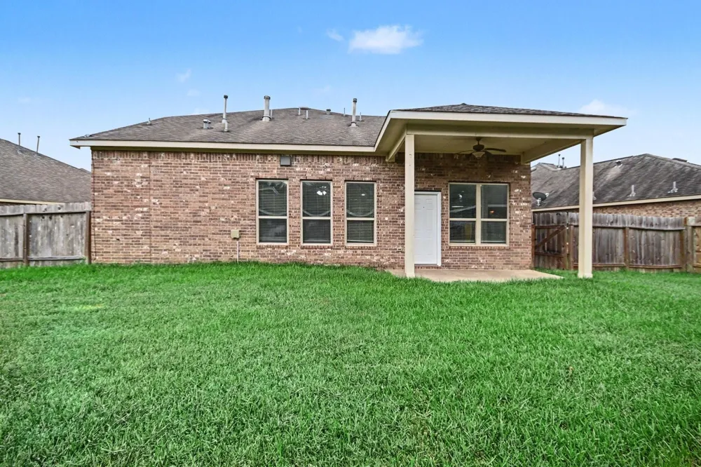 2502 Flowing Palm Lane Fresno, TX 77545