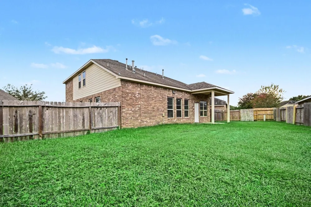 2502 Flowing Palm Lane Fresno, TX 77545
