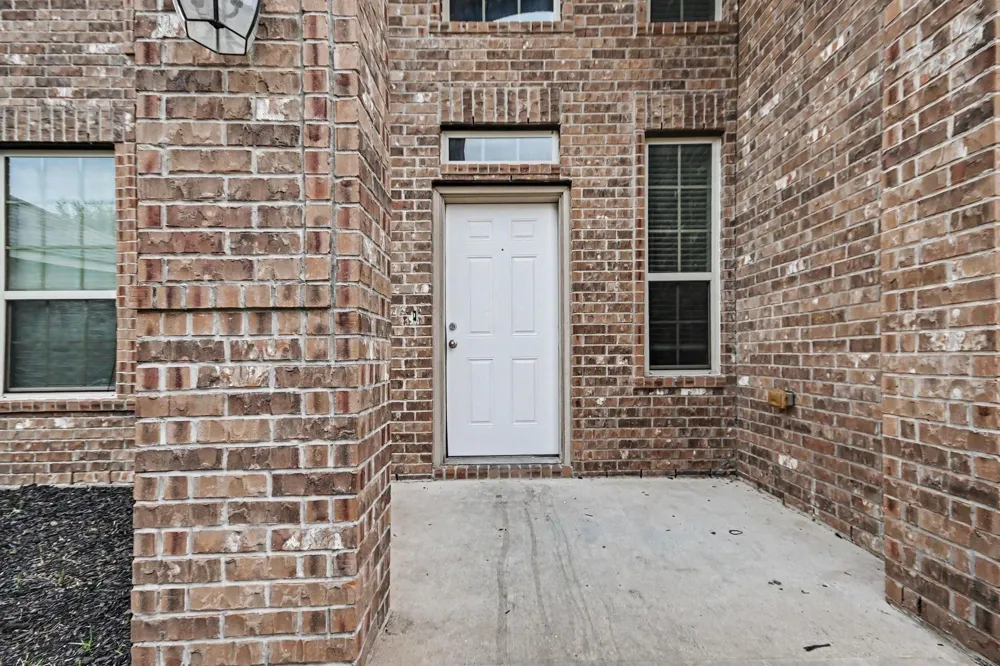 2502 Flowing Palm Lane Fresno, TX 77545