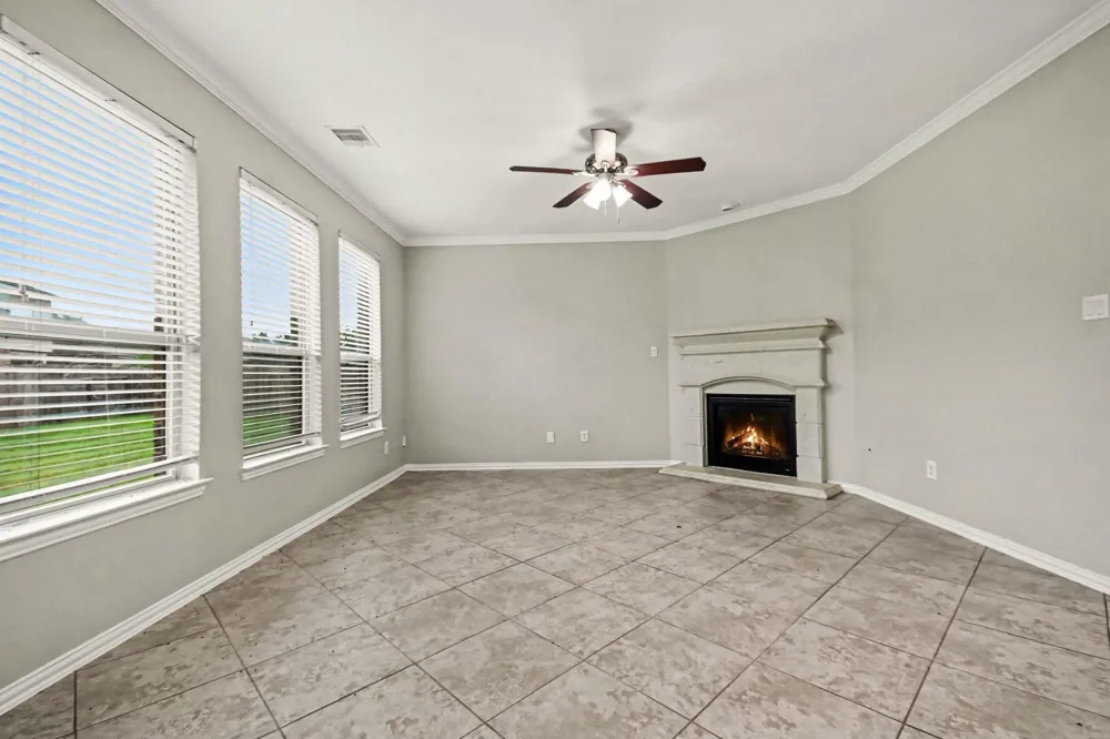 2502 Flowing Palm Lane Fresno, TX 77545