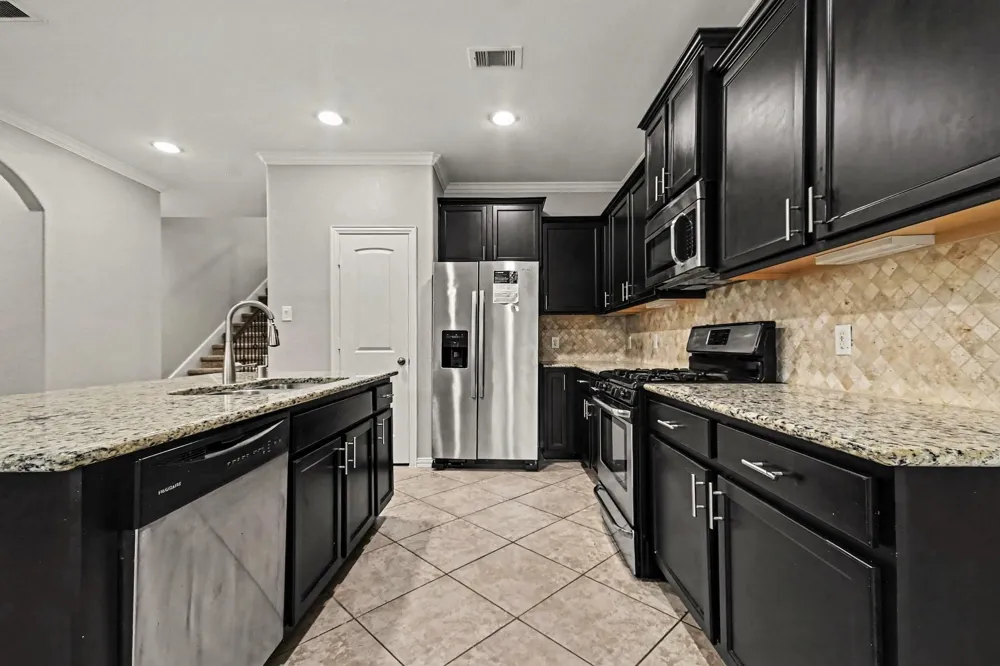 2502 Flowing Palm Lane Fresno, TX 77545