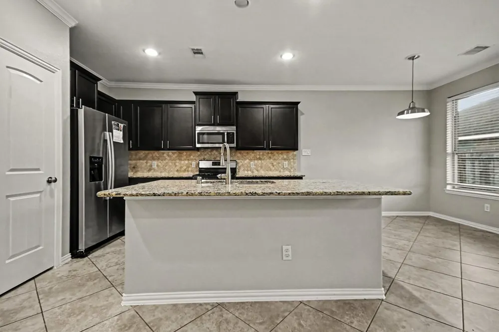 2502 Flowing Palm Lane Fresno, TX 77545