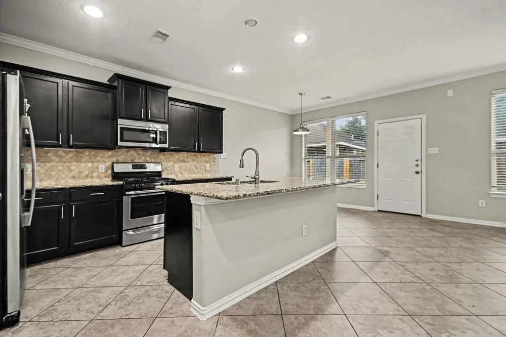 2502 Flowing Palm Lane Fresno, TX 77545