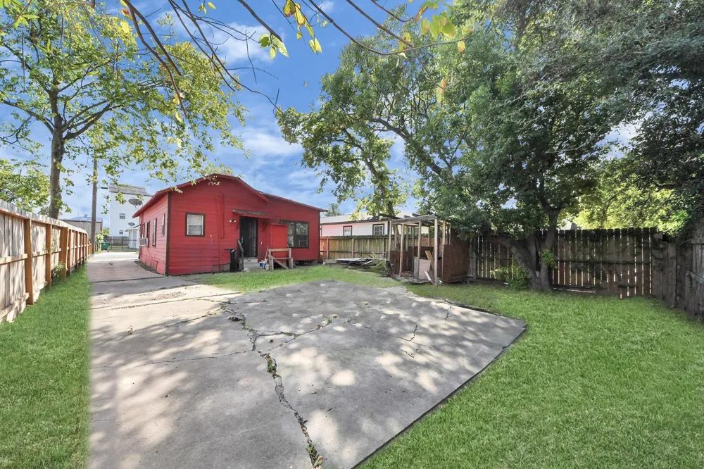 919 E 32nd Street Houston, TX 77022