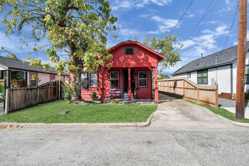 919 E 32nd Street Houston, TX 77022