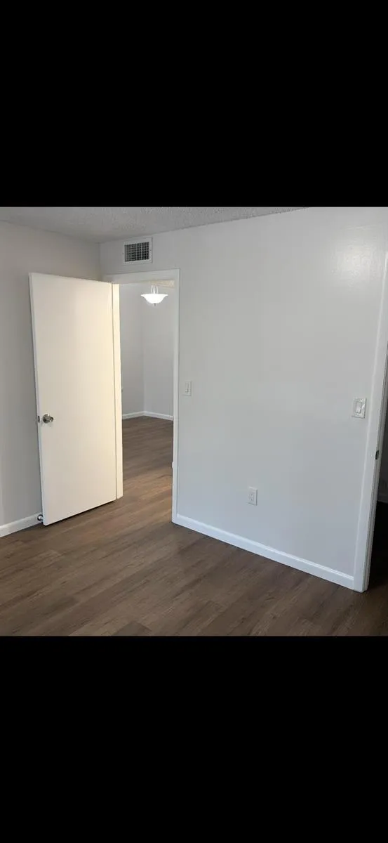 905 NE 199TH STREET #204 Miami, FL 33179