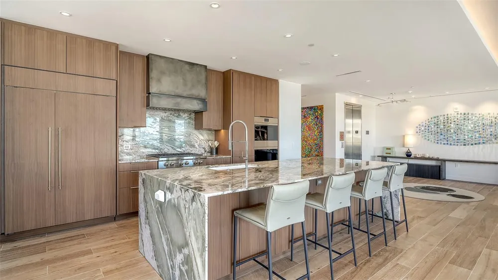 1561 GULF OF MEXICO DRIVE #404 Longboat Key, FL 34228