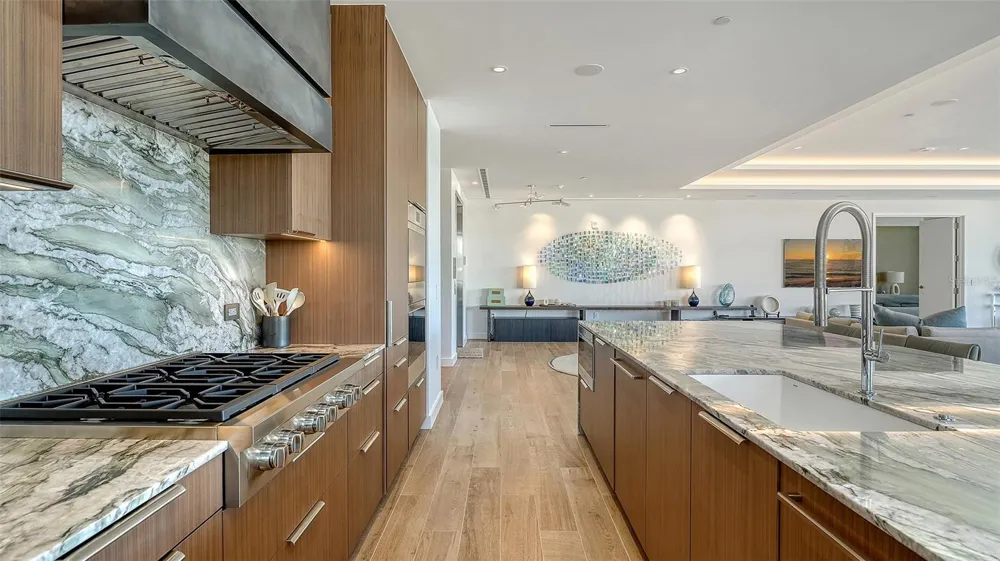 1561 GULF OF MEXICO DRIVE #404 Longboat Key, FL 34228