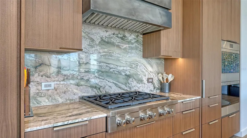 1561 GULF OF MEXICO DRIVE #404 Longboat Key, FL 34228