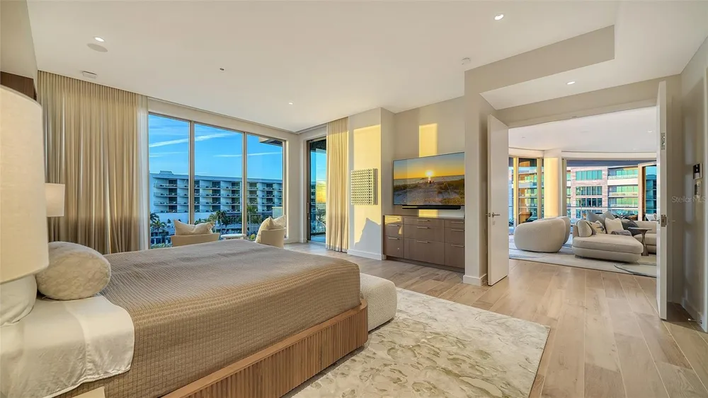 1561 GULF OF MEXICO DRIVE #404 Longboat Key, FL 34228