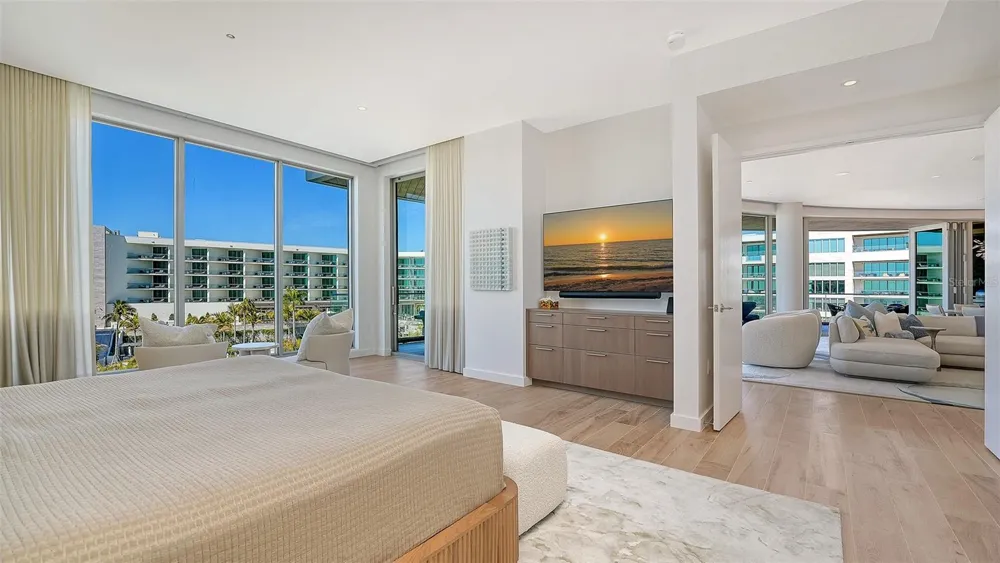 1561 GULF OF MEXICO DRIVE #404 Longboat Key, FL 34228