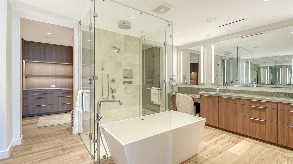 1561 GULF OF MEXICO DRIVE #404 Longboat Key, FL 34228