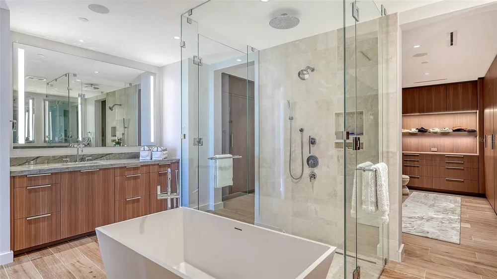 1561 GULF OF MEXICO DRIVE #404 Longboat Key, FL 34228