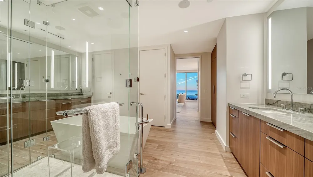 1561 GULF OF MEXICO DRIVE #404 Longboat Key, FL 34228