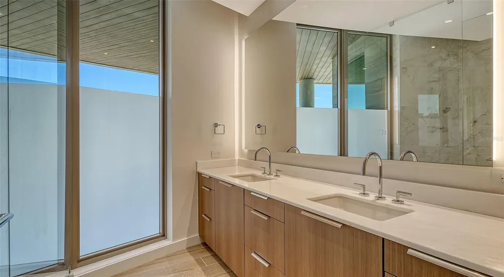 1561 GULF OF MEXICO DRIVE #404 Longboat Key, FL 34228