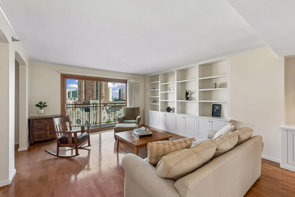 1225 Lasalle Avenue #1307 Minneapolis, MN 55403