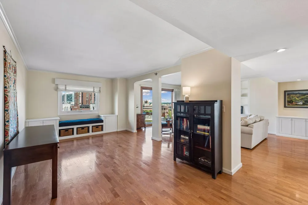 1225 Lasalle Avenue #1307 Minneapolis, MN 55403