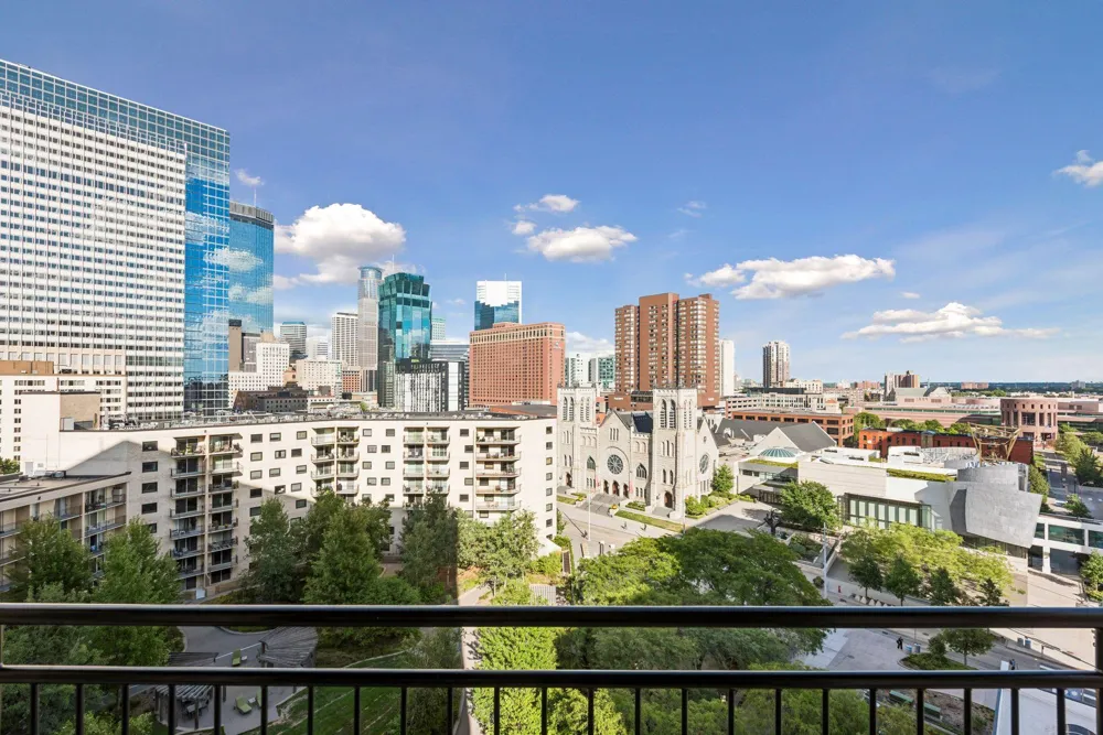 1225 Lasalle Avenue #1307 Minneapolis, MN 55403