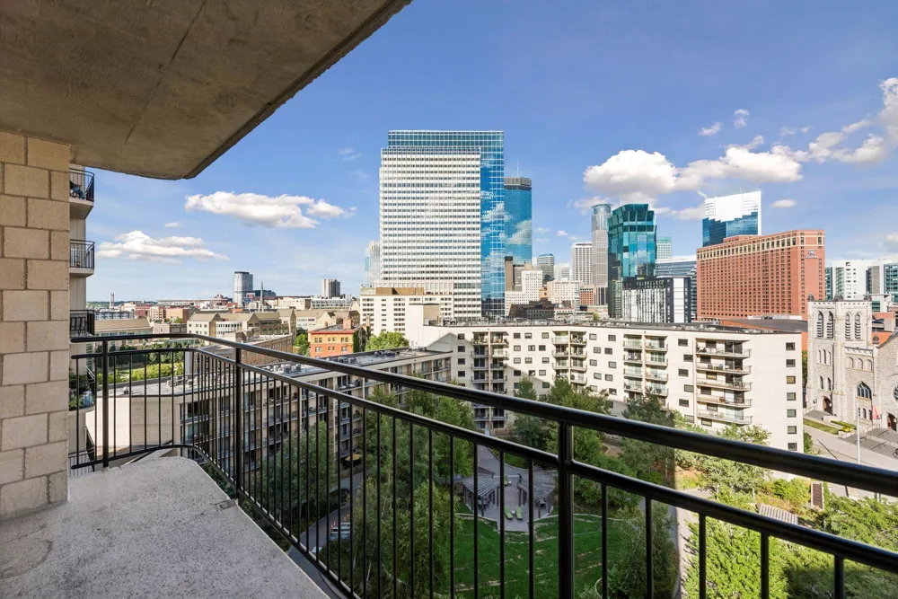 1225 Lasalle Avenue #1307 Minneapolis, MN 55403
