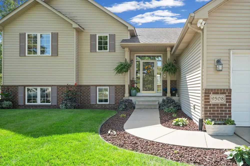 9508 204th Street W Lakeville, MN 55044