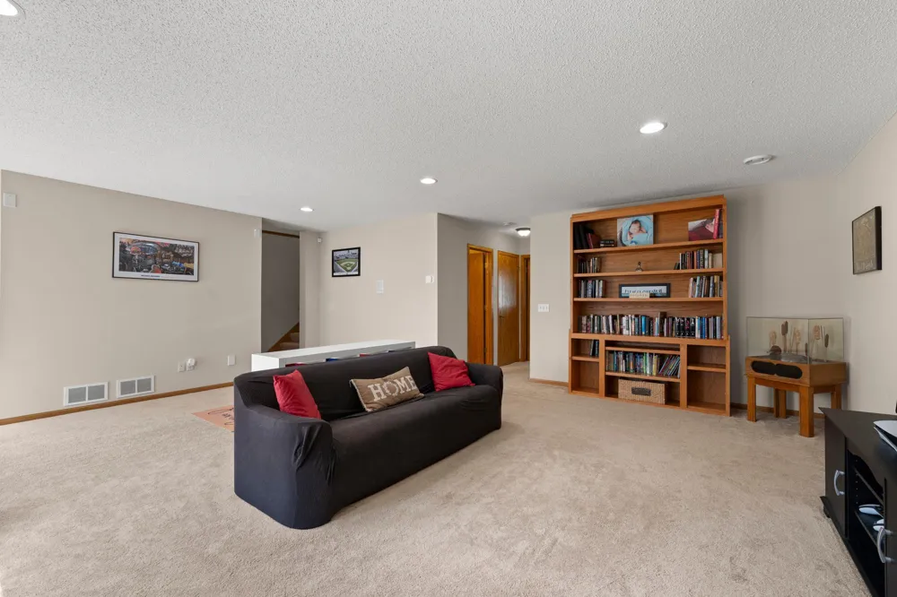 9508 204th Street W Lakeville, MN 55044