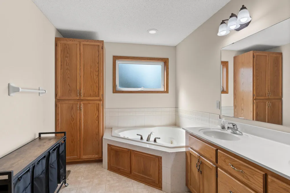 9508 204th Street W Lakeville, MN 55044