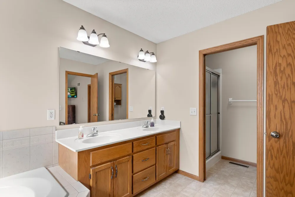9508 204th Street W Lakeville, MN 55044