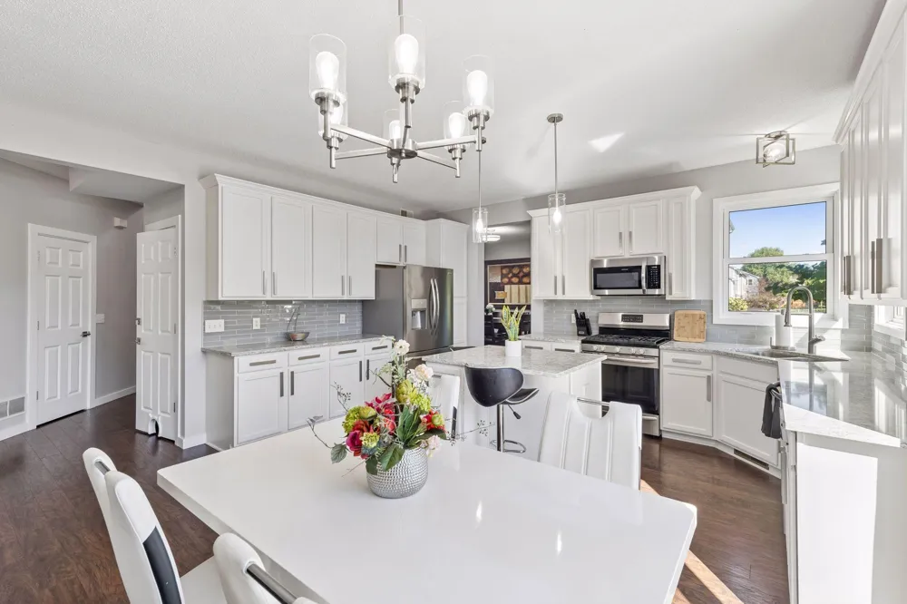 14052 Auburn Avenue Rosemount, MN 55068
