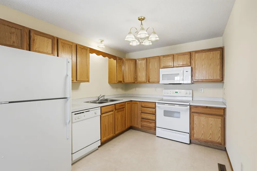 1587 County Road D E Maplewood, MN 55109
