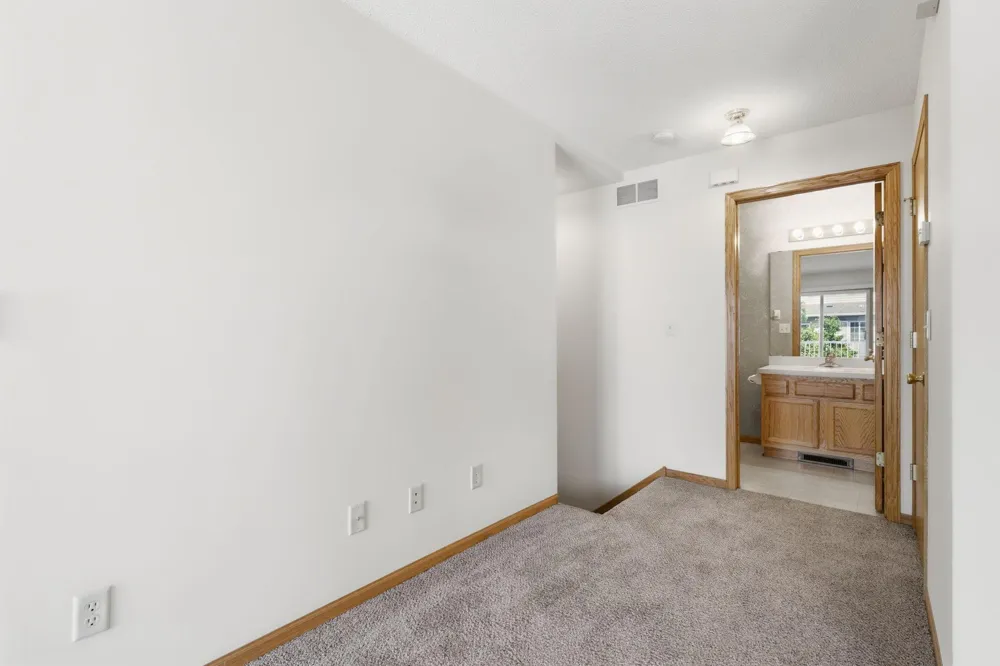1587 County Road D E Maplewood, MN 55109