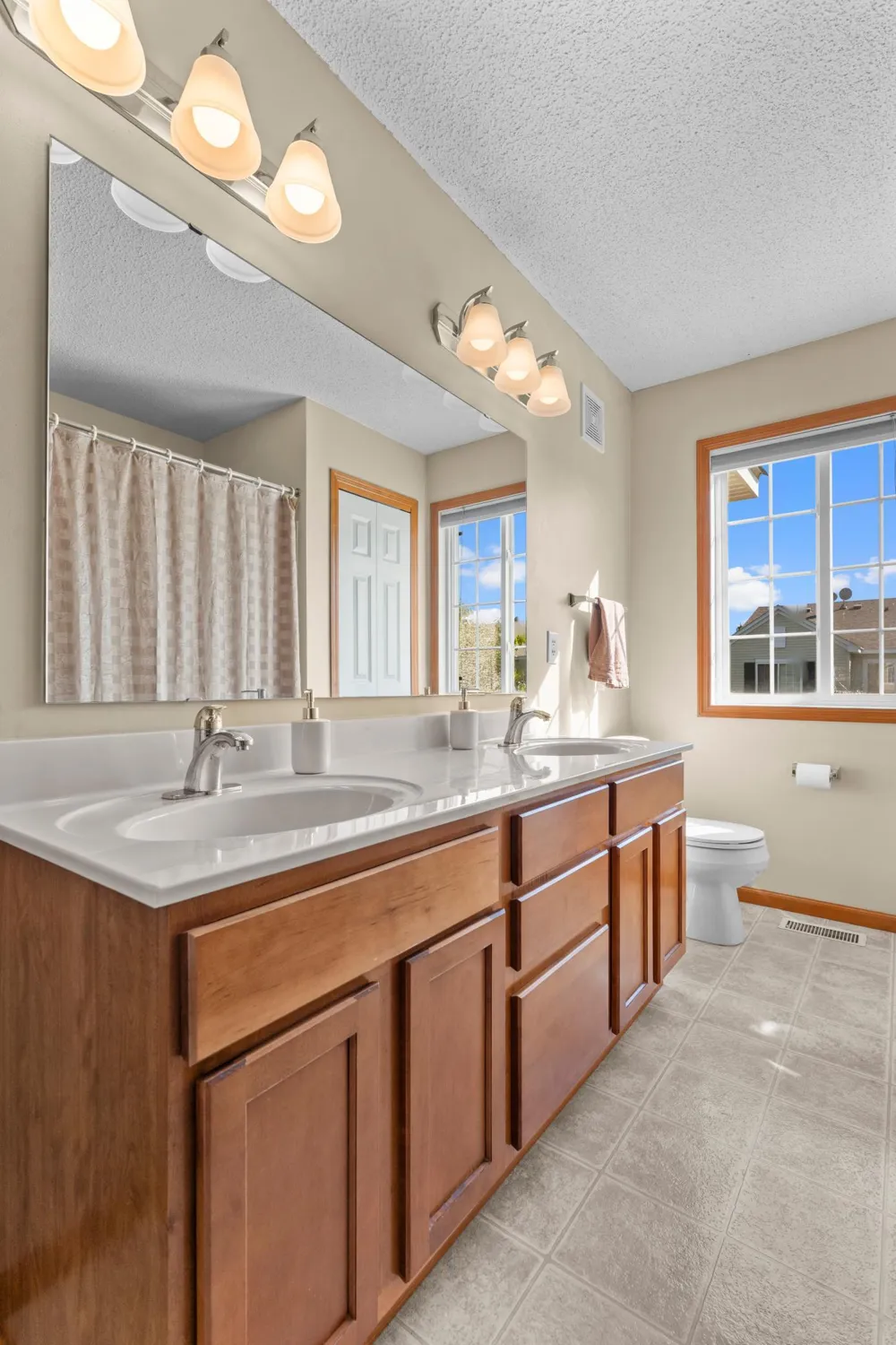 13457 Europa Court #9 Hugo, MN 55038