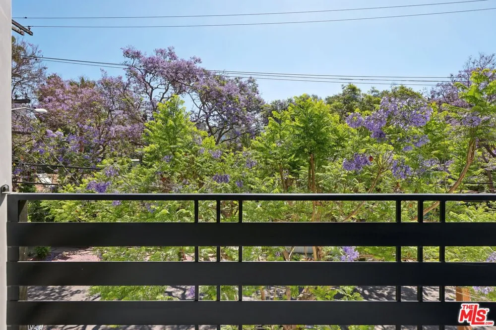 2111 Holly Drive Los Angeles, CA 90068