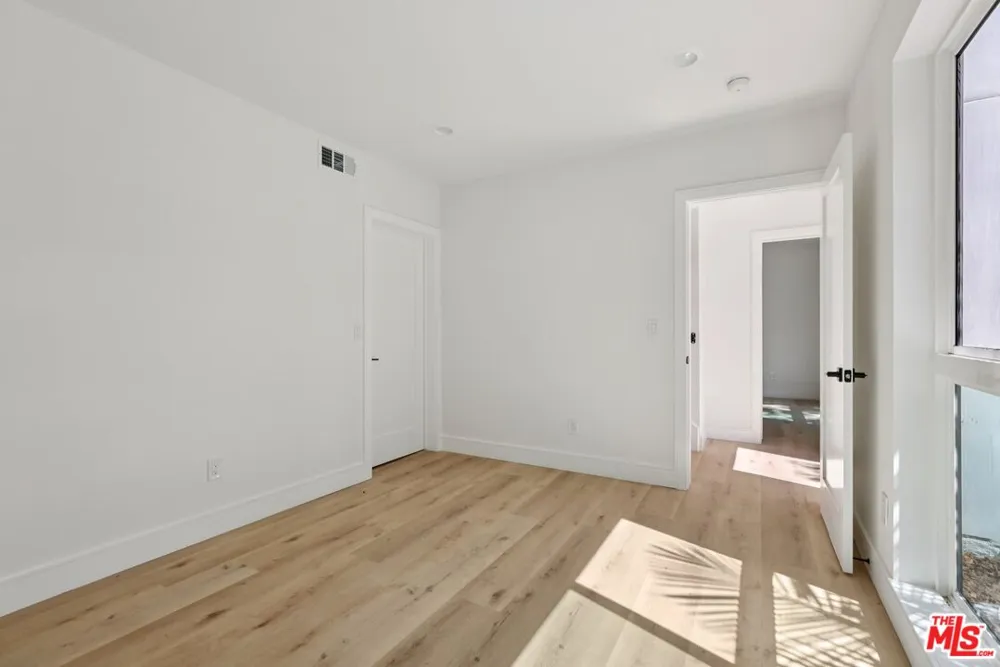 2111 Holly Drive Los Angeles, CA 90068