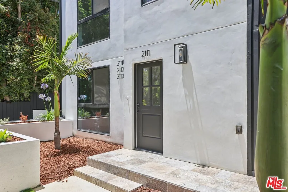2111 Holly Drive Los Angeles, CA 90068