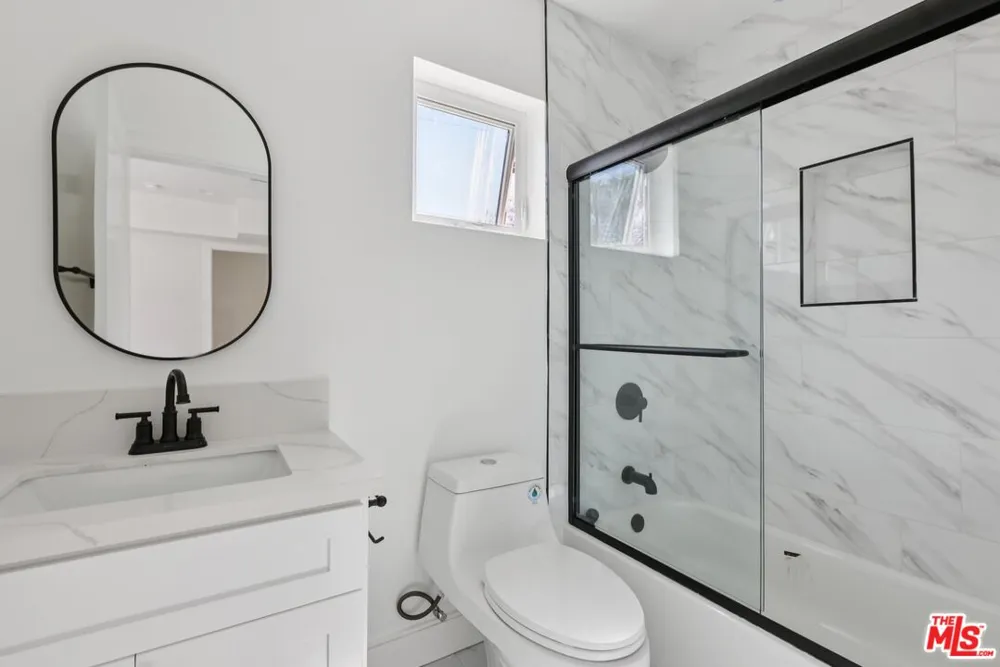 2111 Holly Drive Los Angeles, CA 90068