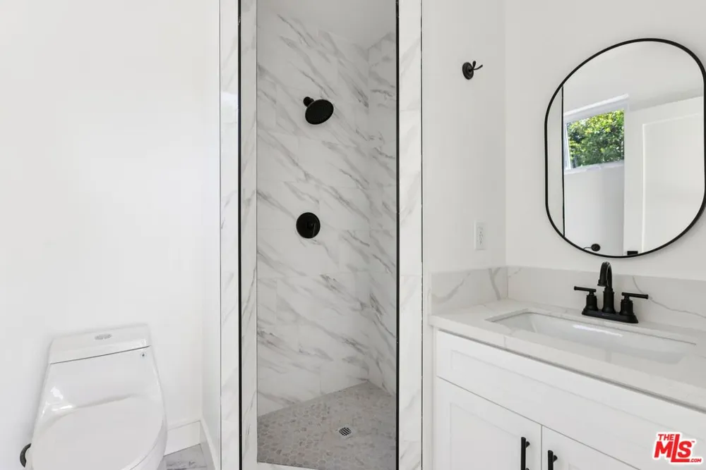 2111 Holly Drive Los Angeles, CA 90068