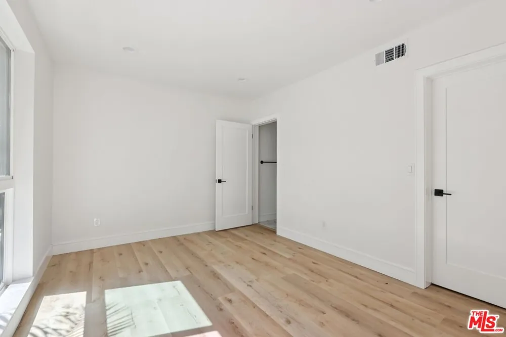 2111 Holly Drive Los Angeles, CA 90068